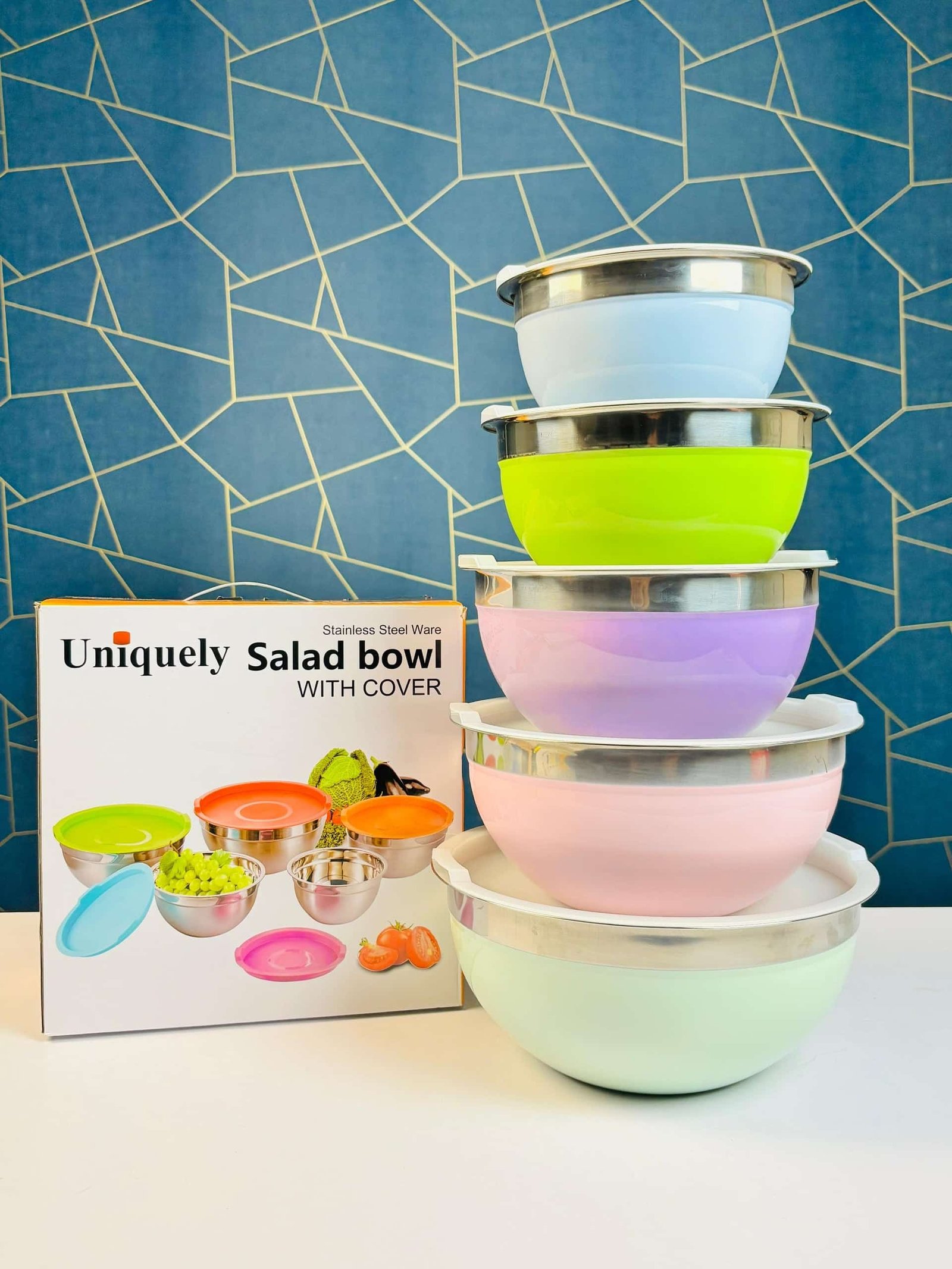 Uniquely Salad bowl WITH COVER